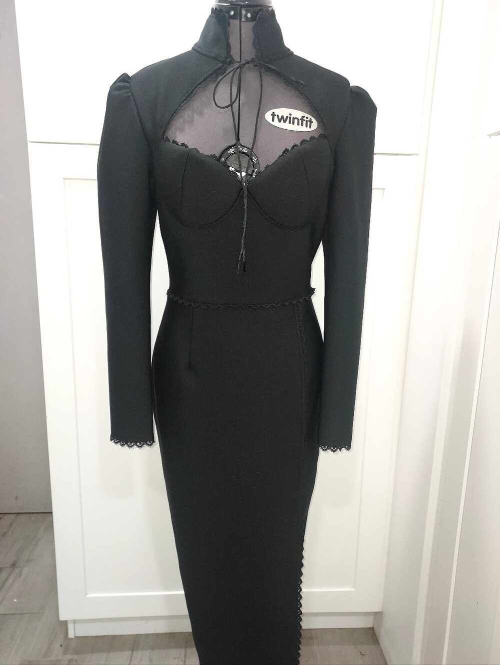 Black Long-Sleeve Lace-Detail Bodycon Dress